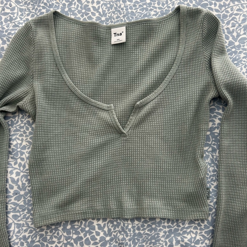 Aritzia TNA long sleeve top